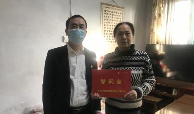 tqb谈球吧开展2021年离休职工新春慰问活动